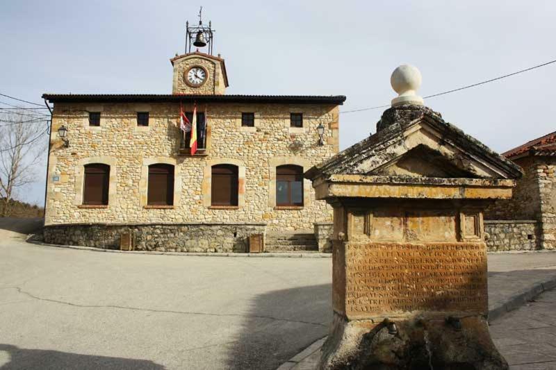 Casa De Pueblo Con Merendero Alquilable Opcionalmente Casarejos Exterior foto
